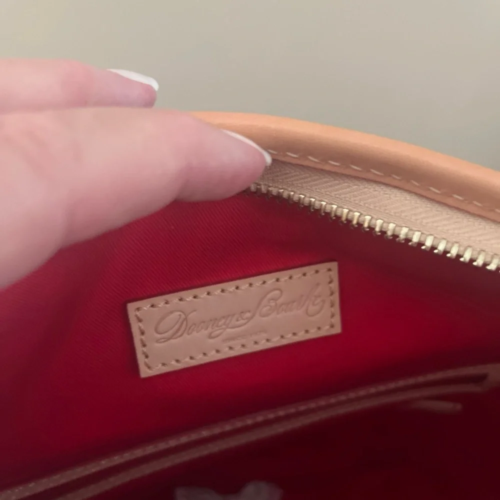 Dooney & Bourke Brand New handbag cross body sample bag. One of a kind. - Picture 3 of 12